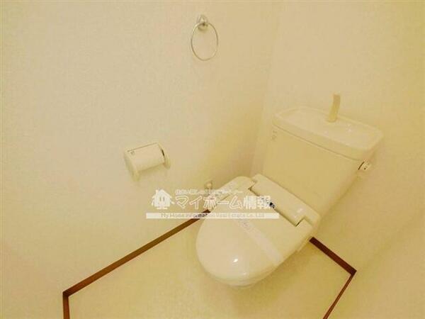 画像6:トイレは快適な温水洗浄暖房便座付き