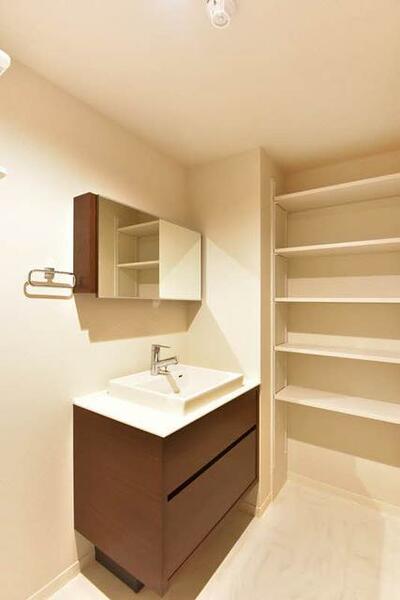画像10:【独立洗面化粧台】毎日使うものだからこそシンプルに。忙しい毎朝を迎える方に便利な設備です。