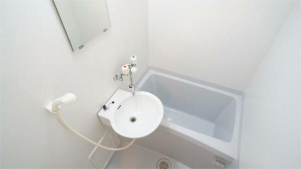 画像6:浴室乾燥機付き。雨が続いても安心ですね。