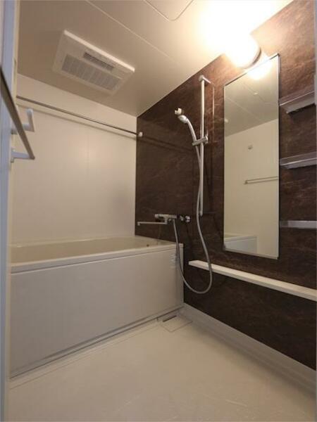 画像5:浴室暖房乾燥機付きバスルーム