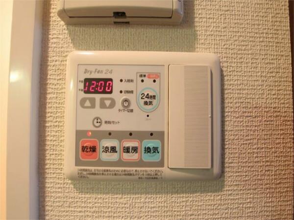 画像12:浴室暖房乾燥機付　２４時間換気機能付バスルーム