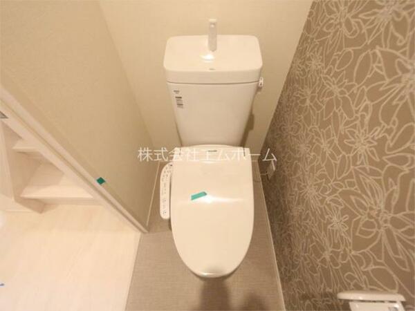 画像6:温水洗浄暖房便座付トイレ　同仕様写真