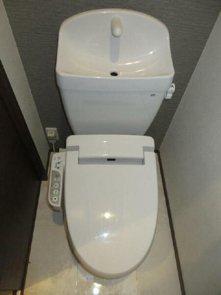 画像12:温水洗浄便座搭載のトイレです☆