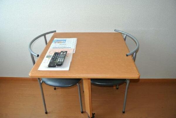 画像12:テーブル椅子