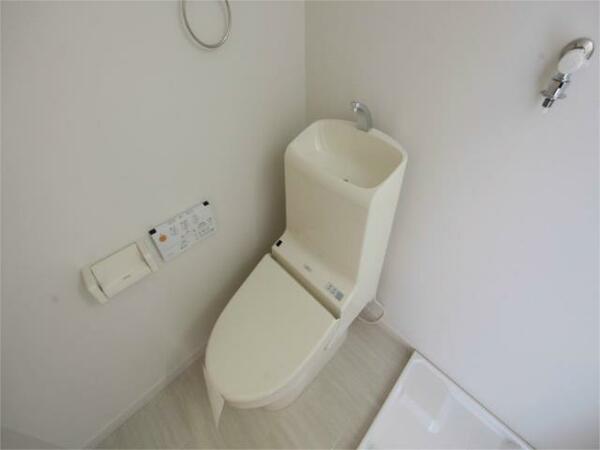 画像7:温水洗浄暖房便座付トイレ