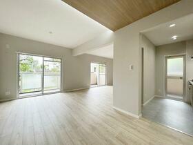 ライフヒルズ富雄