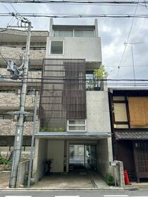 京都府京都市中京区富小路通二条下る俵屋町