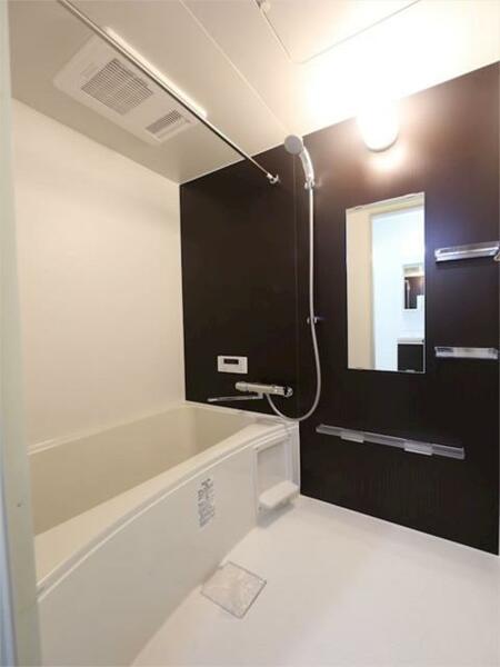 画像4:バスルーム　浴室暖房乾燥機付　同仕様写真