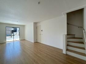 大阪府堺市西区浜寺諏訪森町東３丁