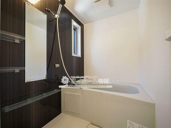 画像8:浴室に設けたたくさんの棚はとても便利！！