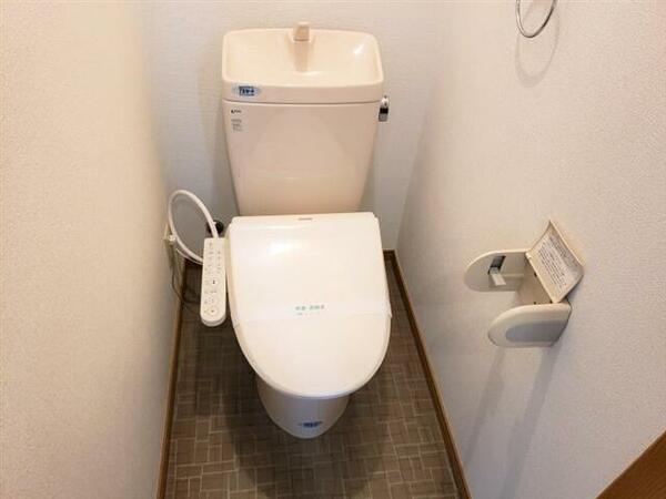 画像3:洗浄暖房便座付きトイレ