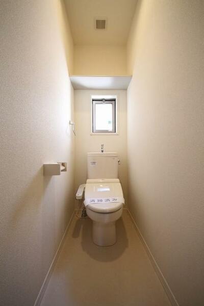 画像9:【トイレ】洗浄機能付き暖房便座のトイレです。