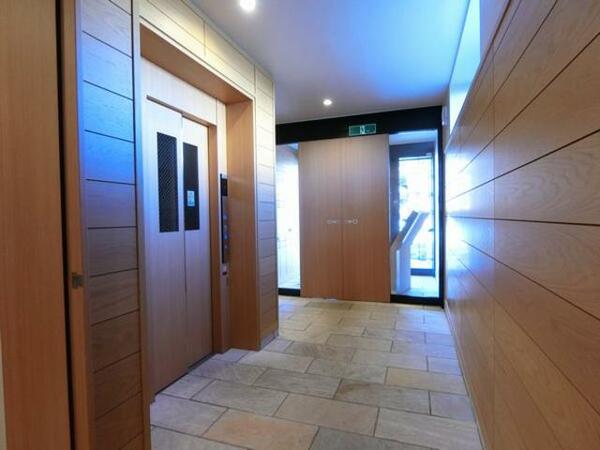 画像6:【☆積水ハウスのシャーメゾン☆】一階共用部の床は高級感ある石畳みです！