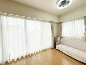 ルネ・ヒルトップフラッツ