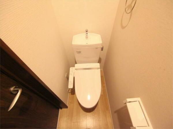 画像7:温水洗浄暖房便座付トイレ　イメージ写真