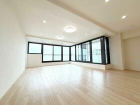 南の街　１号館