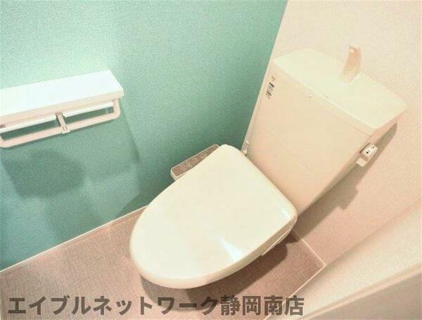 画像12:温水洗浄便座付きトイレ♪