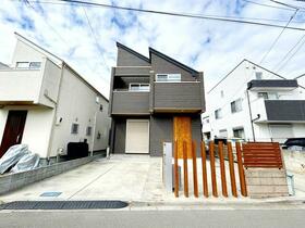 東京都三鷹市大沢１丁目