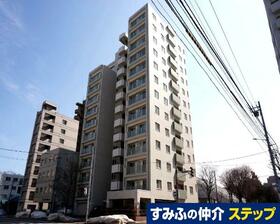 パークホームズ近代美術館前