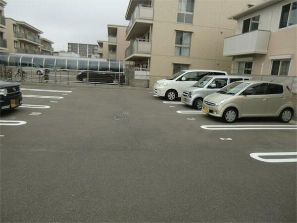 画像16:敷地内駐車場　　太宰府筑紫野の賃貸物件はトーマスリビングへ