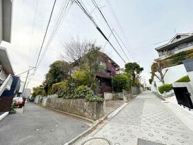 東京都新宿区中井２丁目