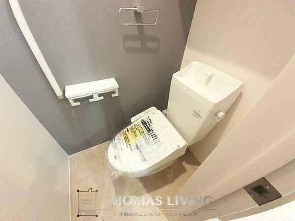 トイレ：温水洗浄便座も付いています。