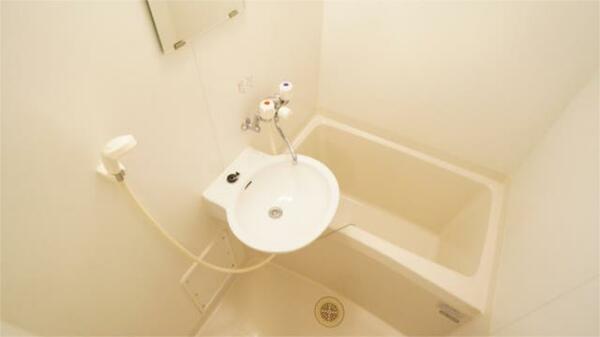 画像6:シンプルで使いやすいお風呂