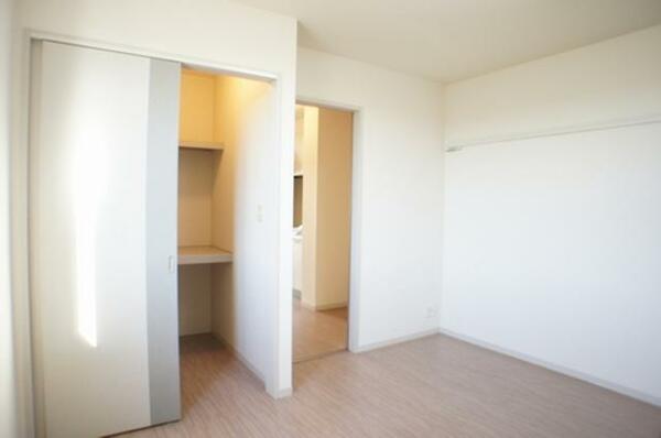 画像7:お部屋とキッチンが独立した間取りです！長方形のシンプルな間取りはお部屋作りの選択肢を広げますよ！