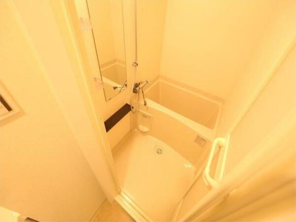 画像5:バスルーム　浴室暖房乾燥機付き　同仕様写真