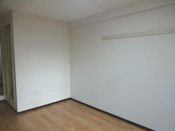 画像8:白を基調にしたお部屋です。