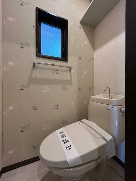 画像12:【トイレ】洗浄機能付き便座＆収納棚設置！