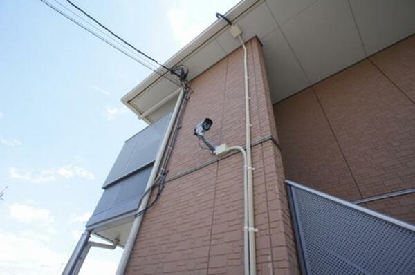 画像3:【防犯カメラ】敷地内防犯カメラ付き♪敷地内駐車場の防犯面を配慮したアパートになります♪