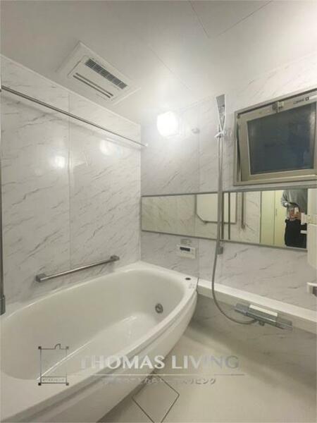 画像6:鏡が広く１坪浴槽になってます。