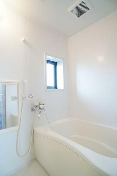 画像11:【浴室】１日の終わりは清潔感のある快適な空間で、ゆっくりと疲れを癒してください♪