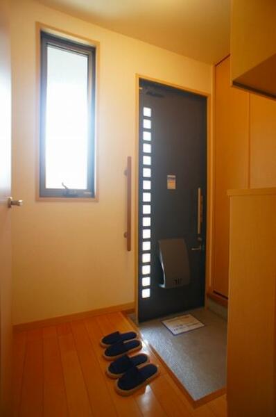 画像11:【玄関】鍵置きスペースのある下駄箱、小物なども置けて便利です★