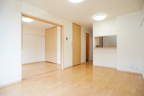 画像7:【LDK・居室】ダイニングスペース&リビングスペース&居室の計3カ所LEDシーリングライトが設備として付いて