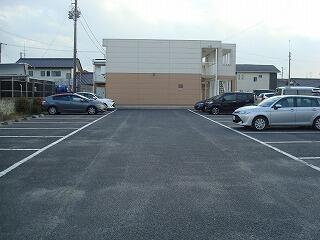 画像12:駐車場は２１台分ご用意しております。