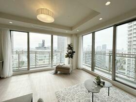 Ｗ　Ｃｏｍｆｏｒｔ　Ｔｏｗｅｒｓ　ＥＡＳＴ