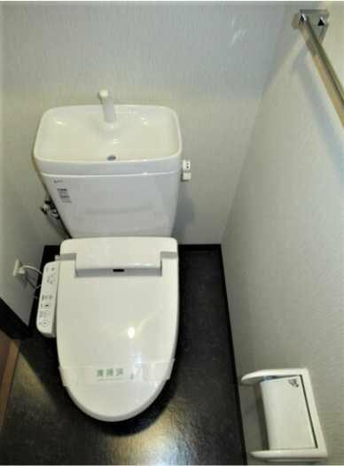 画像12:温水便座機能付きトイレです！