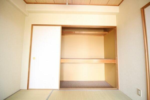 画像14:和室内収納はこれだけの広さありますよ！