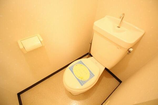 画像7:トイレは清潔感があり、充分なスペースです。