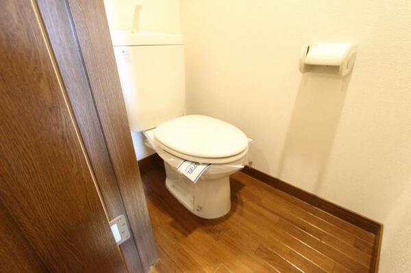 画像9:トイレは使いやすい個室です