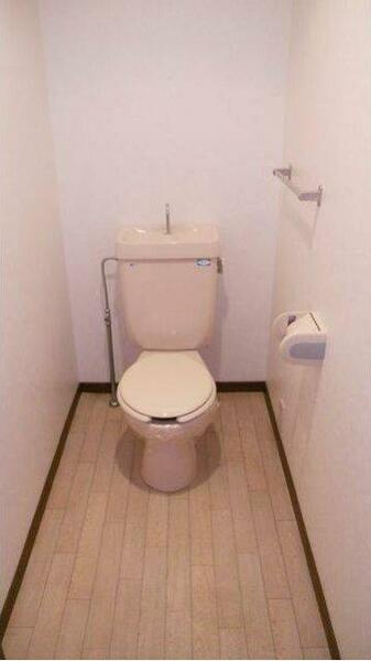画像12:ゆったりとした空間のトイレです
