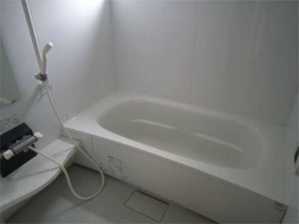 画像6:追い焚き機能付きで経済的、いつでも温かな入浴が可能です。