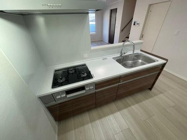 画像16:キッチンはスペースも広々していて使いやすそうですよ！