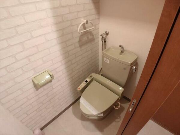 画像12:こちらはトイレです。清潔感があり、安心して使用できます。