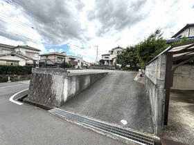 兵庫県三木市志染町中自由が丘２丁目