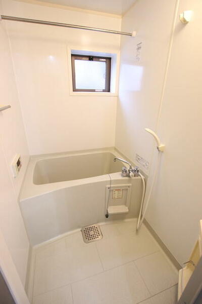 画像7:追焚・浴室乾燥機付のバスルーム