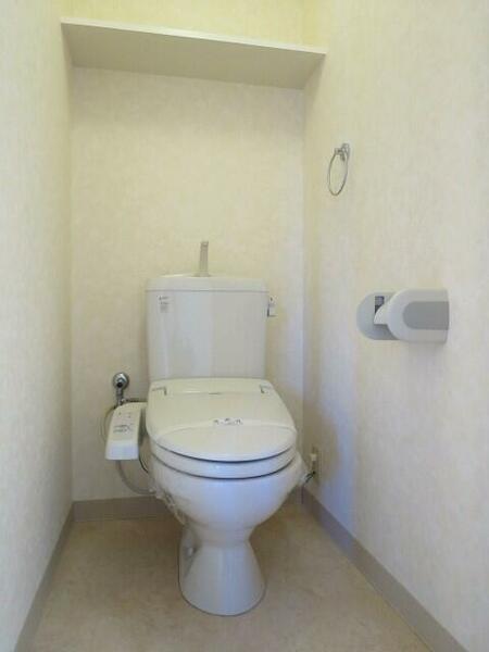 画像12:温水洗浄便座付きトイレ