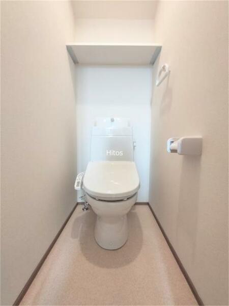 画像10:トイレは温水洗浄便座を設置してあります。